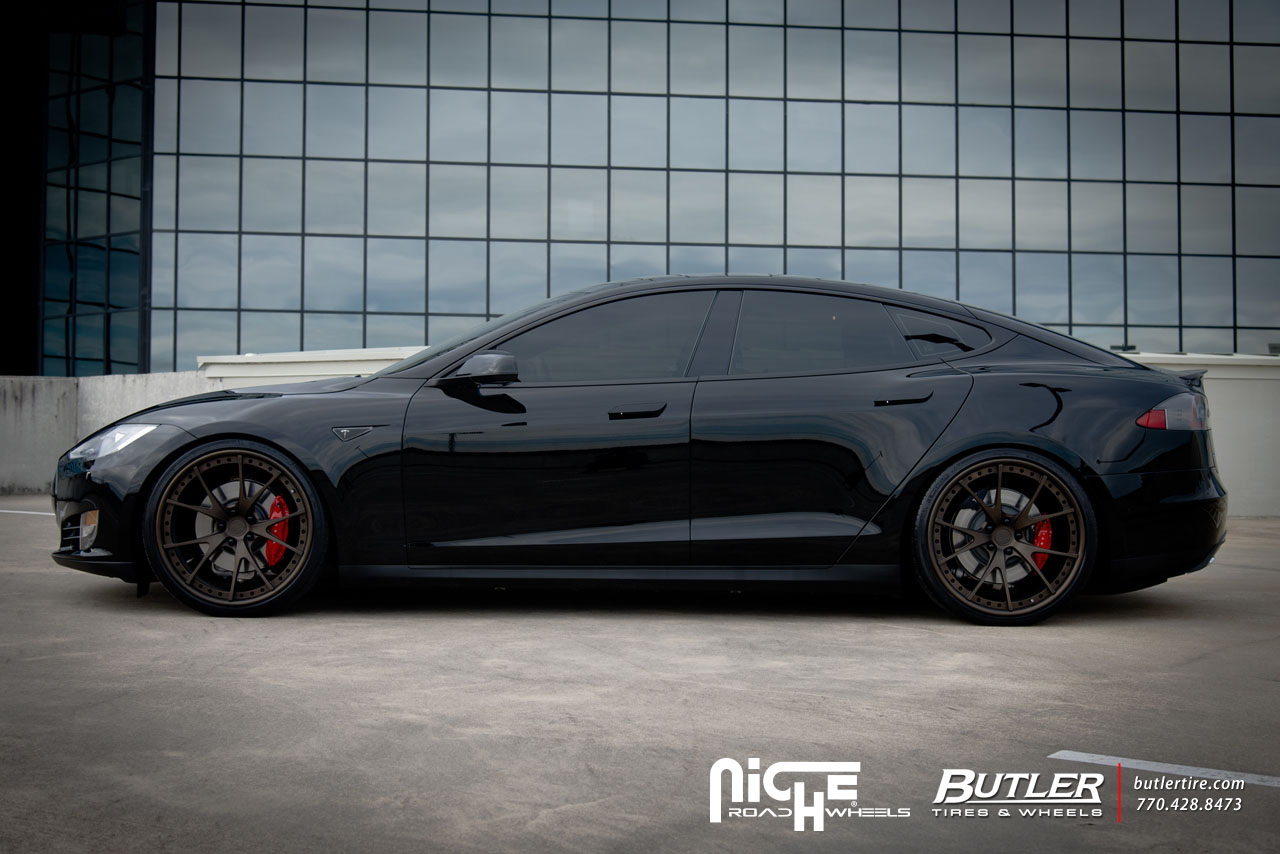 photo 3 Tesla Model S custom wheels Niche Stüttgart 22x, ET +30, tire size X R22. 22x ET+35