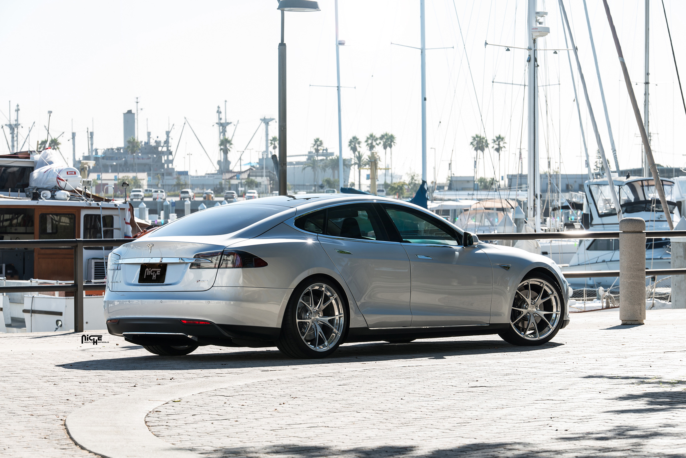 photo 3 Tesla Model S custom wheels Niche Stüttgart 21x9.0, ET , tire size X R21. 21x10.5 ET 