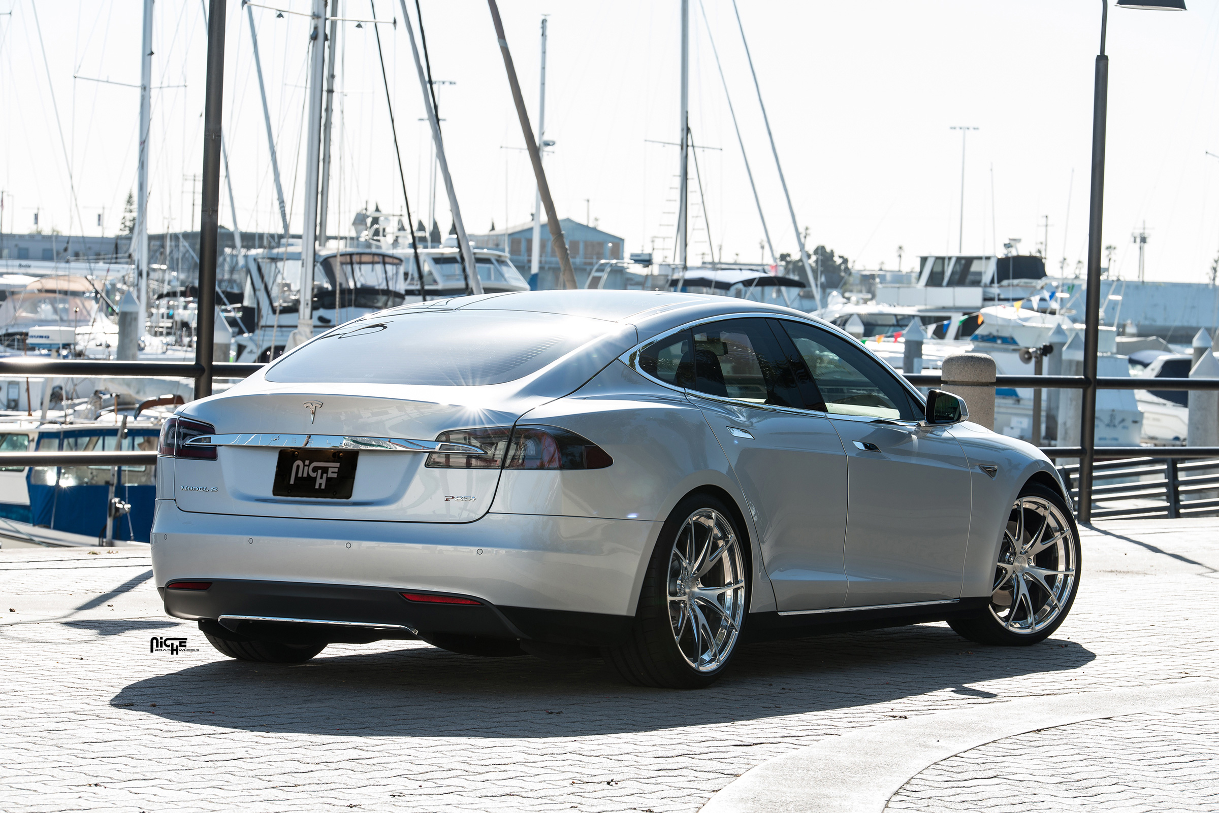 photo 4 Tesla Model S custom wheels Niche Stüttgart 21x9.0, ET , tire size X R21. 21x10.5 ET 