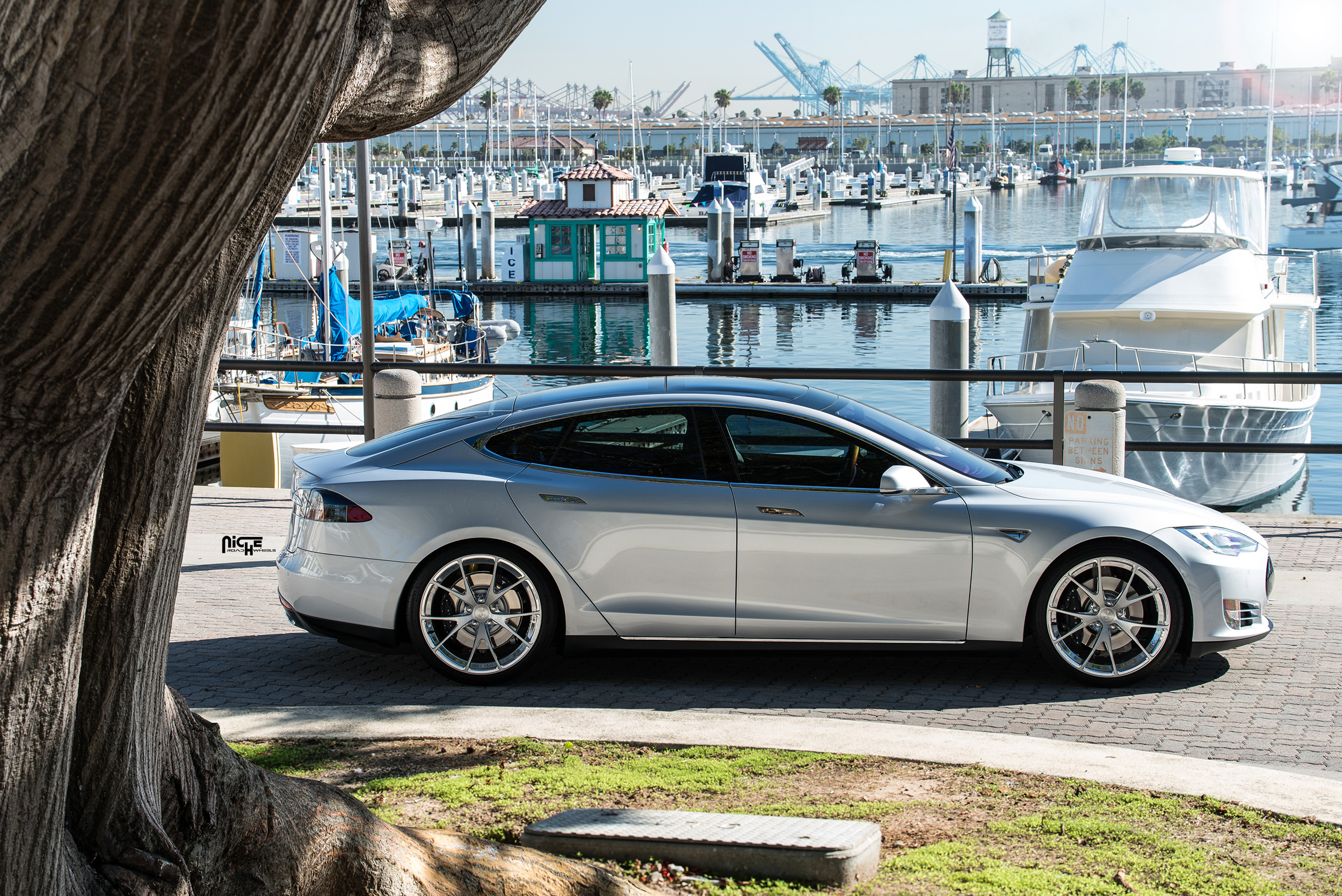 photo 5 Tesla Model S custom wheels Niche Stüttgart 21x9.0, ET , tire size X R21. 21x10.5 ET 