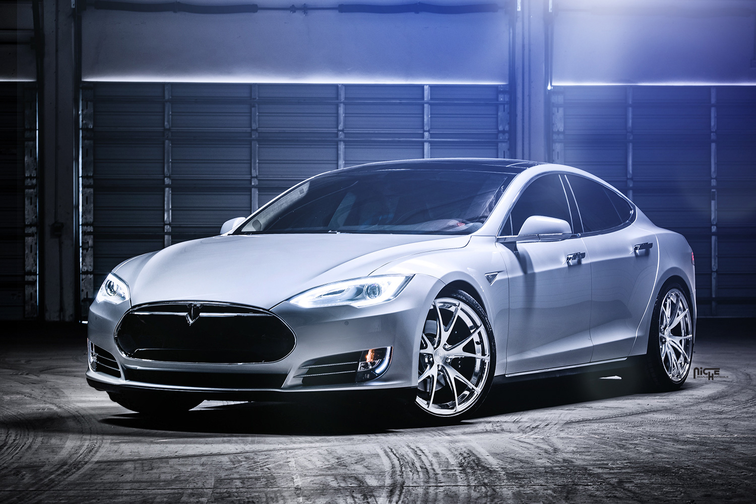 photo 4 Tesla Model S custom wheels Niche Stüttgart 21x9.0, ET , tire size X R21. 21x10.5 ET