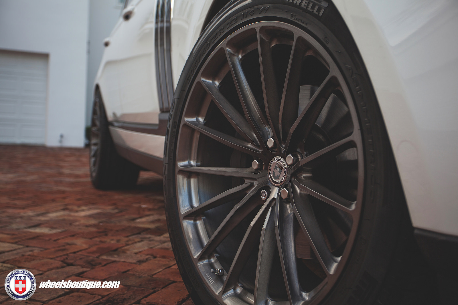 photo 1 Land Rover Range Rover custom wheels HRE P103 22x10.5, ET , tire size 305/40 R22. x ET 