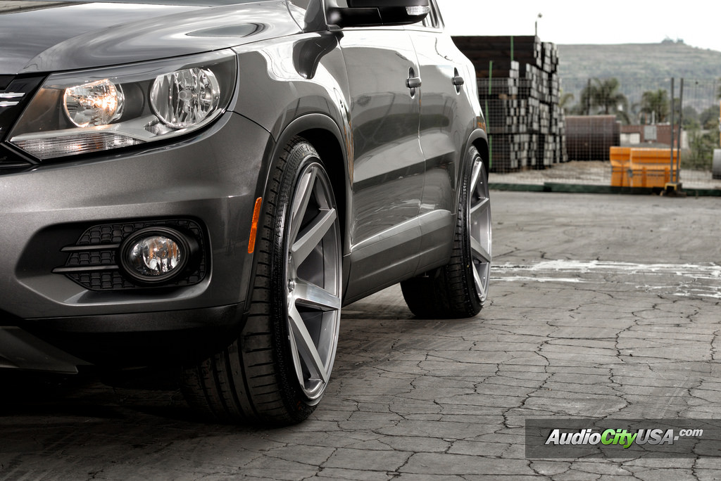 photo 5 Volkswagen Tiguan custom wheels Rennen  CRL 70 20x10.0, ET , tire size 245/30 R20. x ET 