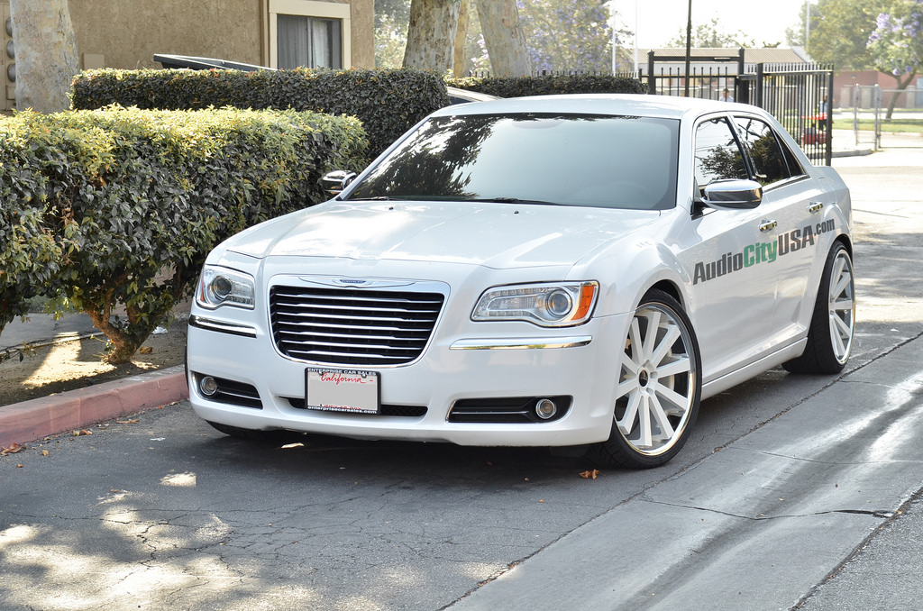 photo 2 Chrysler 300 custom wheels Gianelle Santo 2 SS 22x9.0, ET , tire size 265/30 R22. 22x10.5 ET 