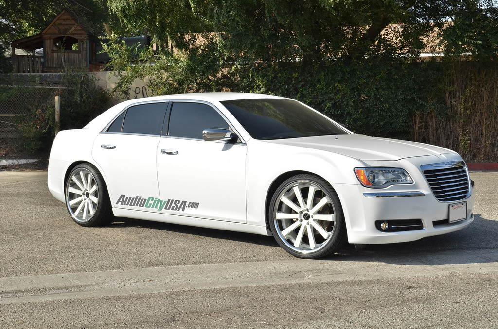 photo 5 Chrysler 300 custom wheels Gianelle Santo 2 SS 22x9.0, ET , tire size 265/30 R22. 22x10.5 ET 