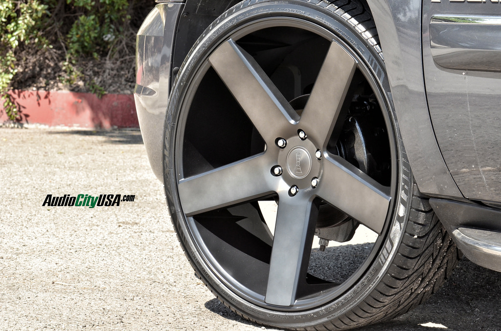 photo 1 GMC Yukon custom wheels DUB Ballers Black S116 26x, ET , tire size 295/30 R26. x ET 