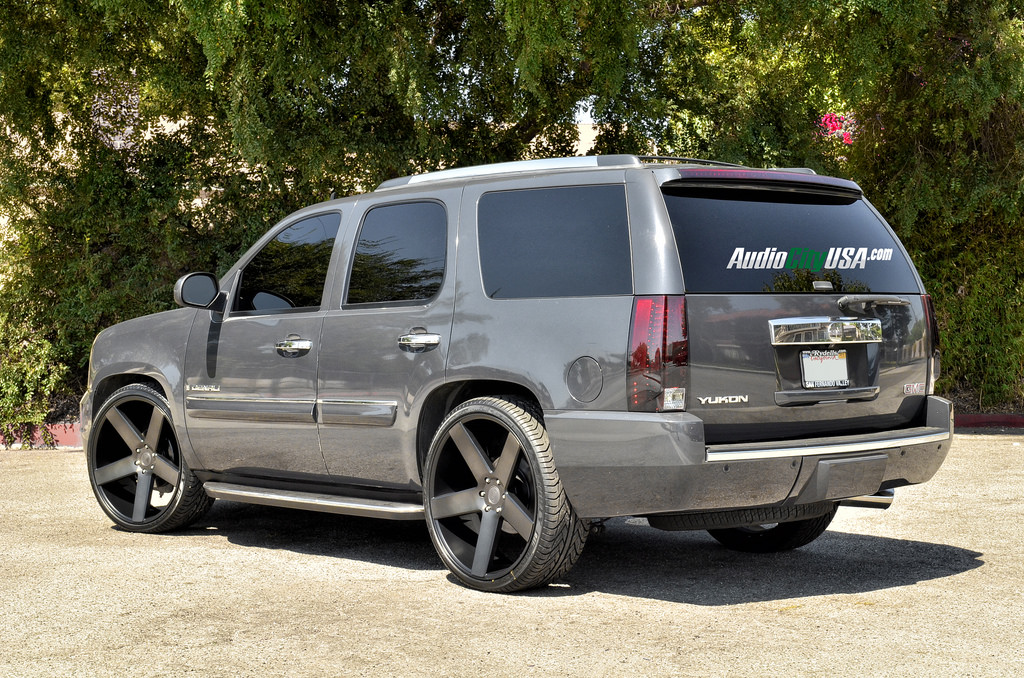 photo 2 GMC Yukon custom wheels DUB Ballers Black S116 26x, ET , tire size 295/30 R26. x ET 