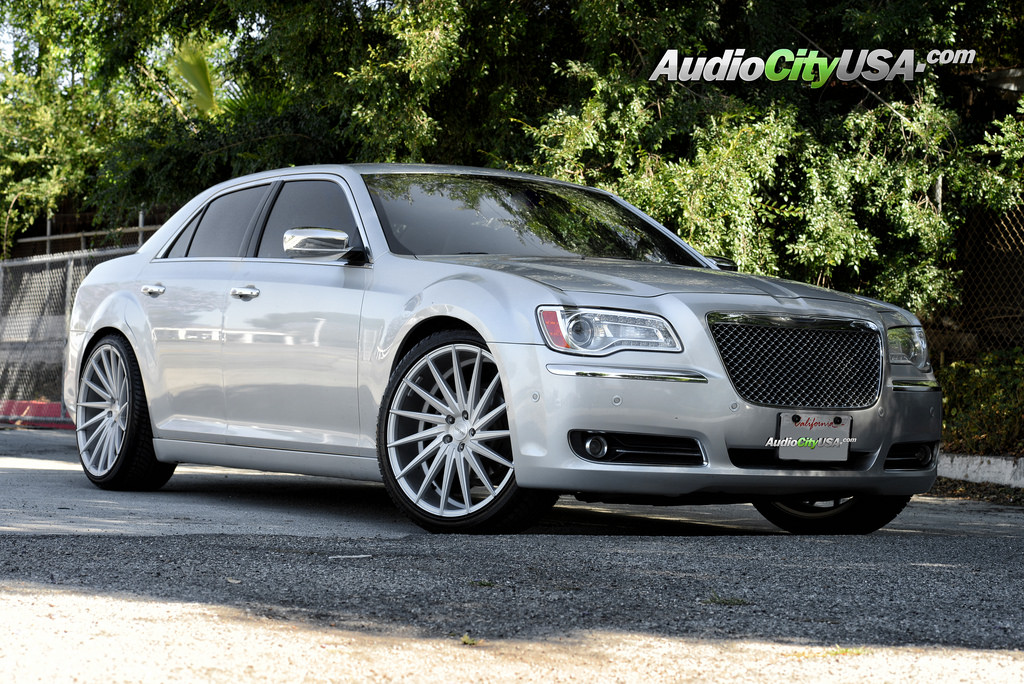 photo 3 Chrysler 300C custom wheels Varro VD 15 22x9.0, ET , tire size 265/35 R22. 22x10.5 ET 295/30 R22