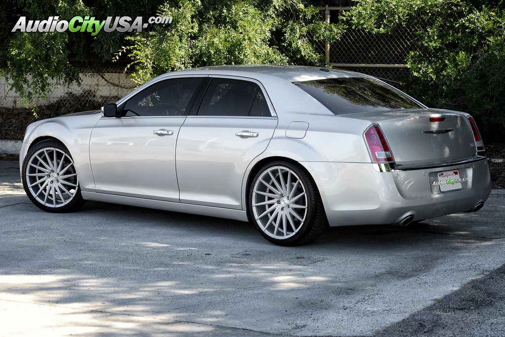 photo 6 Chrysler 300C custom wheels Varro VD 15 22x9.0, ET , tire size 265/35 R22. 22x10.5 ET 295/30 R22