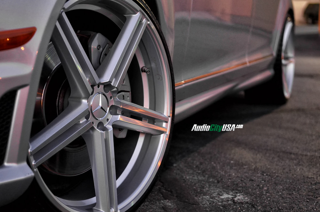 photo 1 Mercedes-Benz S-Class custom wheels Gianelle Lucca 22x9.0, ET , tire size 245/30 R22. 22x10.5 ET 295/25 R22