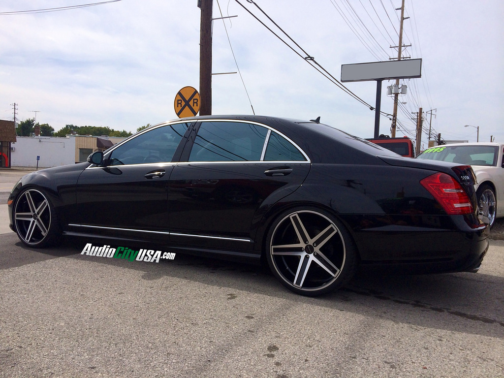 photo 5 Mercedes-Benz S-Class custom wheels Giovanna Dramuno 5 22x9.0, ET , tire size 245/30 R22. 22x10.5 ET 295/25 R22