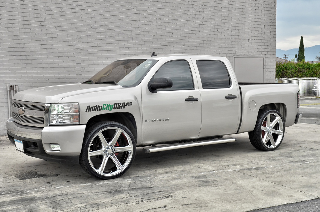 photo 3 Chevrolet Silverado 2500HD custom wheels IROC 6 Chrome 26x, ET , tire size 295/30 R26. x ET 