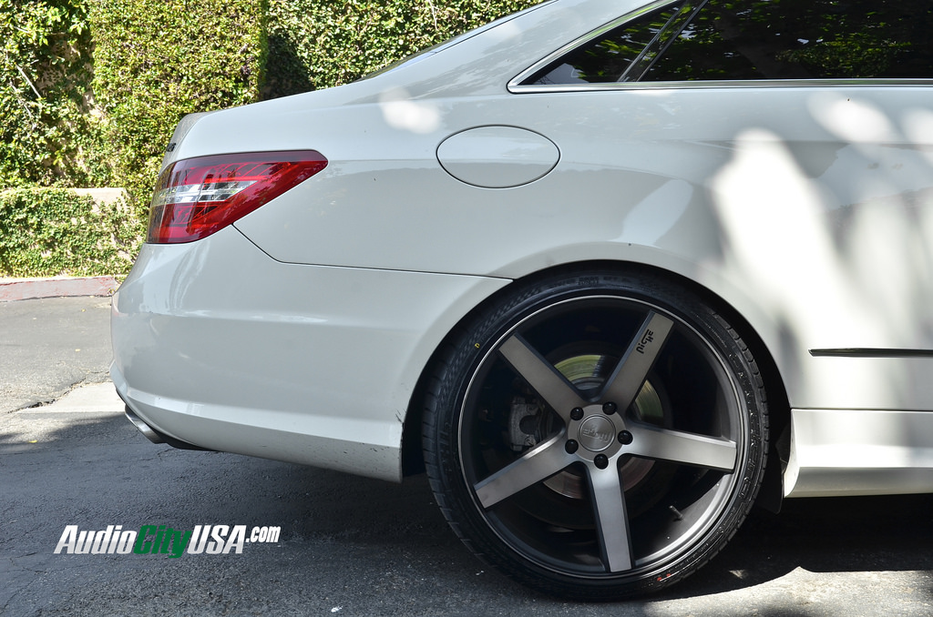 photo 1 Mercedes-Benz E-Class custom wheels Niche Milan M 137 20x8.5, ET , tire size 245/30 R20. 20x10.0 ET 275/30 R20