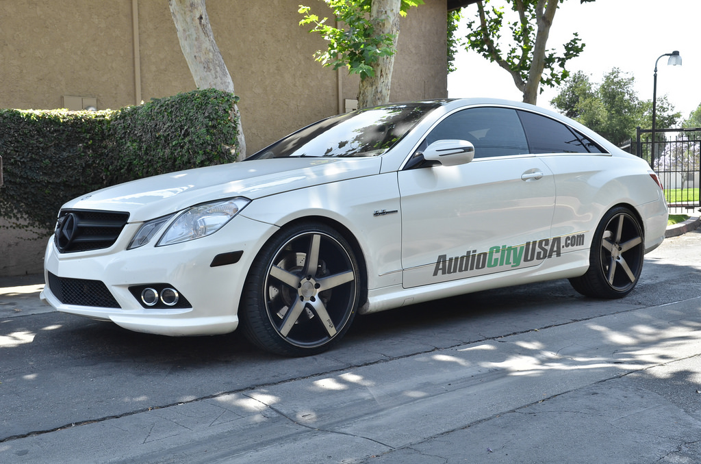 photo 4 Mercedes-Benz E-Class custom wheels Niche Milan M 137 20x8.5, ET , tire size 245/30 R20. 20x10.0 ET 275/30 R20