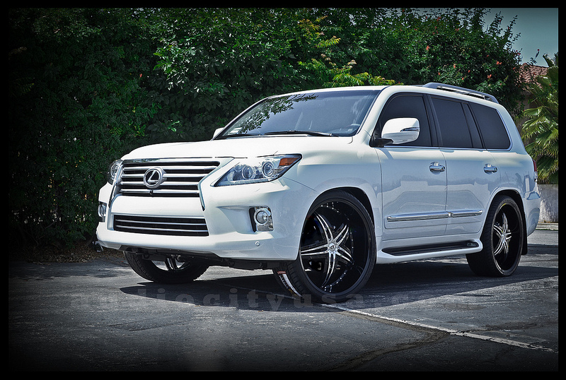 photo 1 Lexus LX 570 custom wheels Gianna Blitz 26x, ET , tire size 305/30 R26. x ET