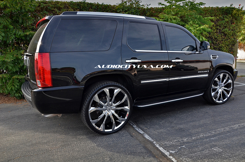 photo 2 Cadillac Escalade custom wheels Lexani Lust 26x, ET , tire size 305/30 R26. x ET