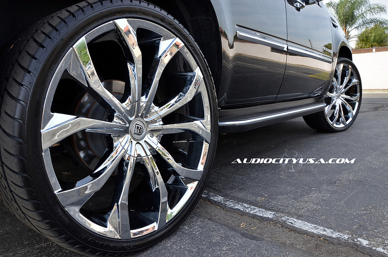 photo 1 Cadillac Escalade custom wheels Lexani Lust 26x, ET , tire size 305/30 R26. x ET