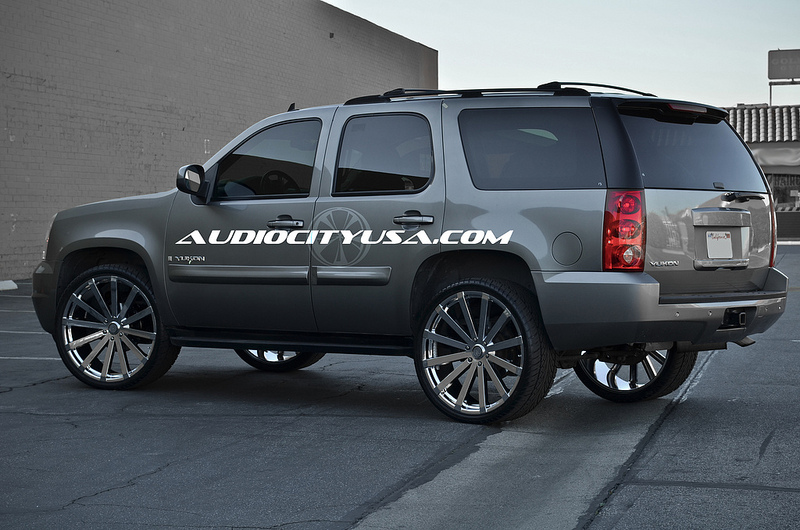 photo 2 GMC Yukon custom wheels Velocity VW 12 26x, ET , tire size 305/30 R26. x ET