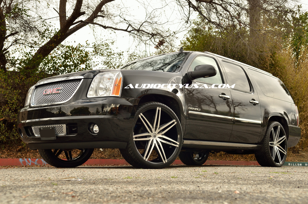 photo 7 GMC Yukon XL 2500 custom wheels Lexani Johnson 26x10.0, ET , tire size 305/30 R26. x ET