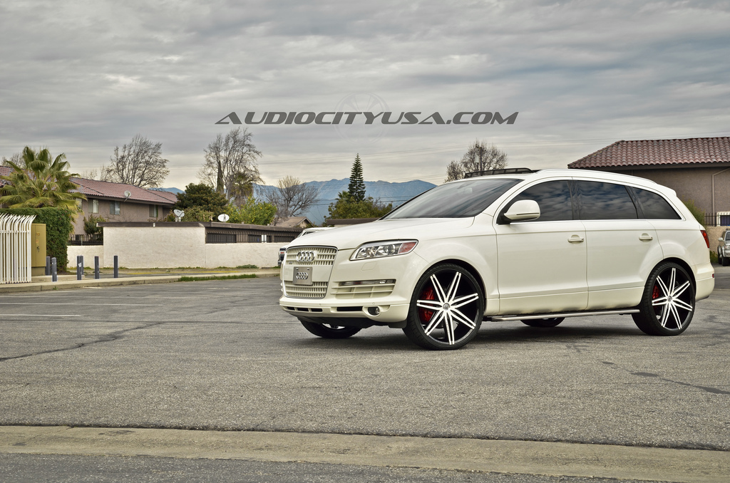photo 4 Audi Q7 custom wheels Lexani Johnson 24x10.0, ET , tire size 275/30 R24. x ET
