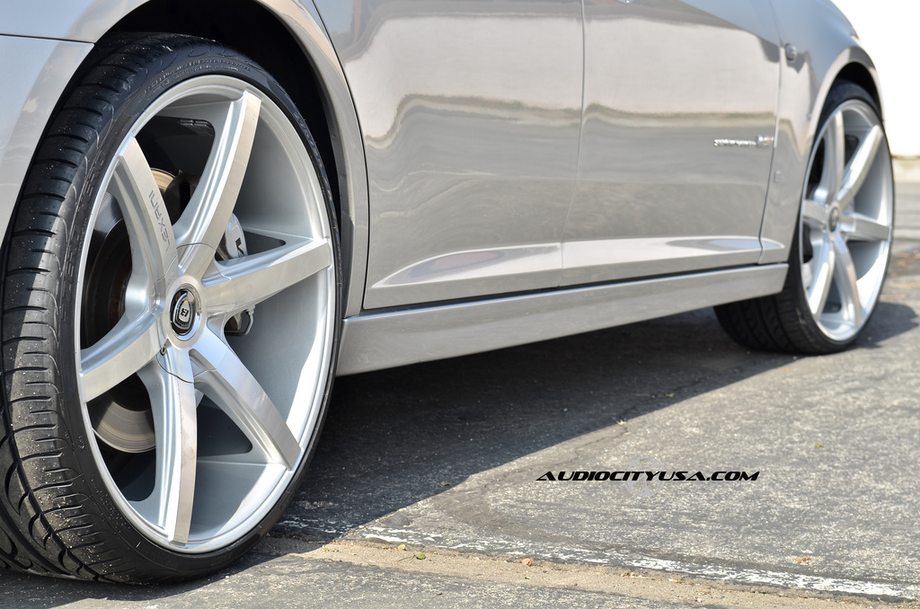 photo 3 Cadillac STS custom wheels Lexani R6 22x9.0, ET , tire size 245/30 R22. 22x10.0 ET 275/25 R22