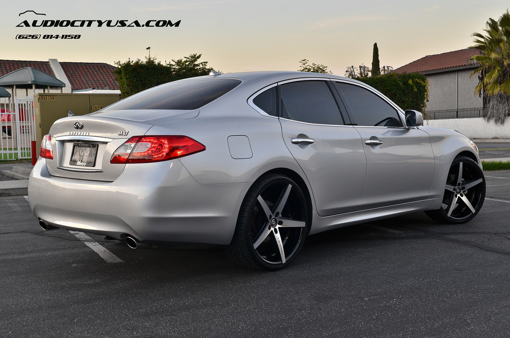photo 5 Infiniti M37 custom wheels Lexani R four 22x9.0, ET , tire size 265/30 R22. 22x10.0 ET 295/25 R22