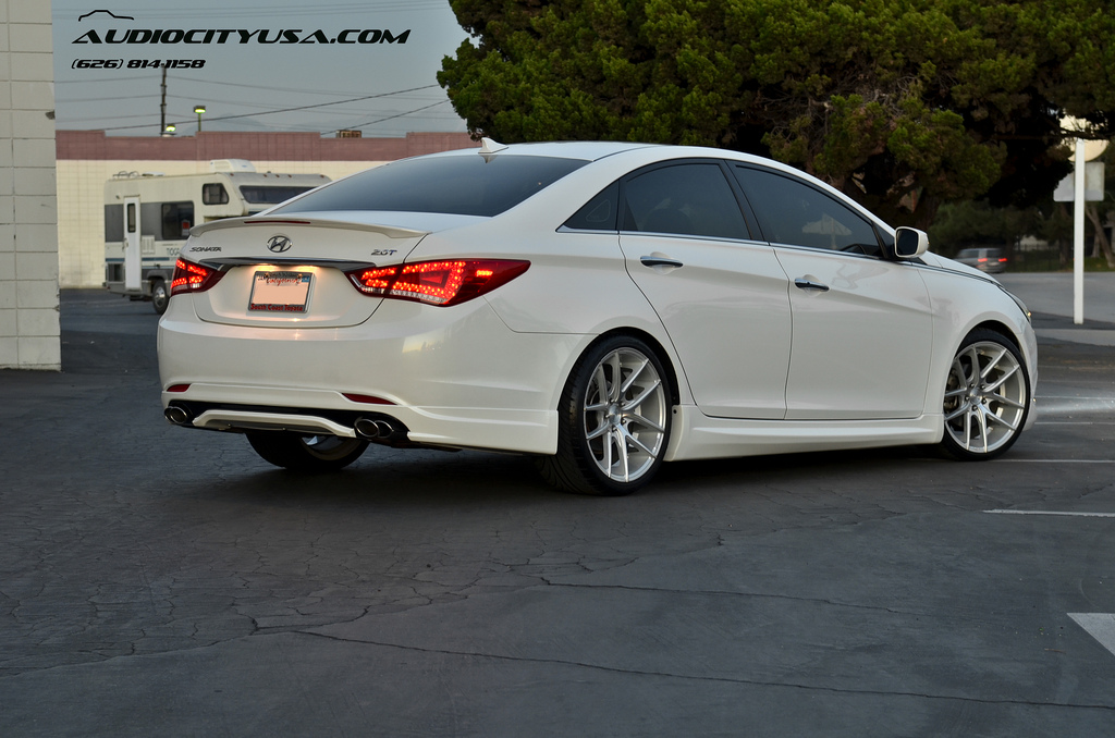 photo 2 Hyundai Sonata custom wheels Niche Targa 19x9.5, ET , tire size X R19. x ET