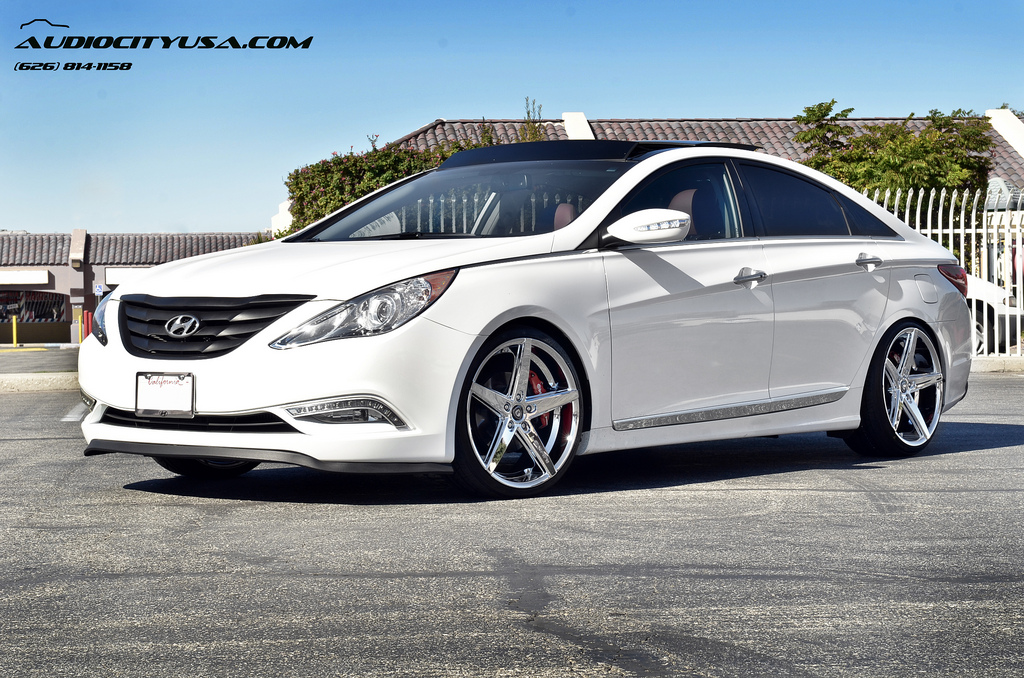 photo 2 Hyundai Sonata custom wheels Lexani R four 20x8.5, ET , tire size 235/30 R20. 20x10.0 ET 255/30 R20