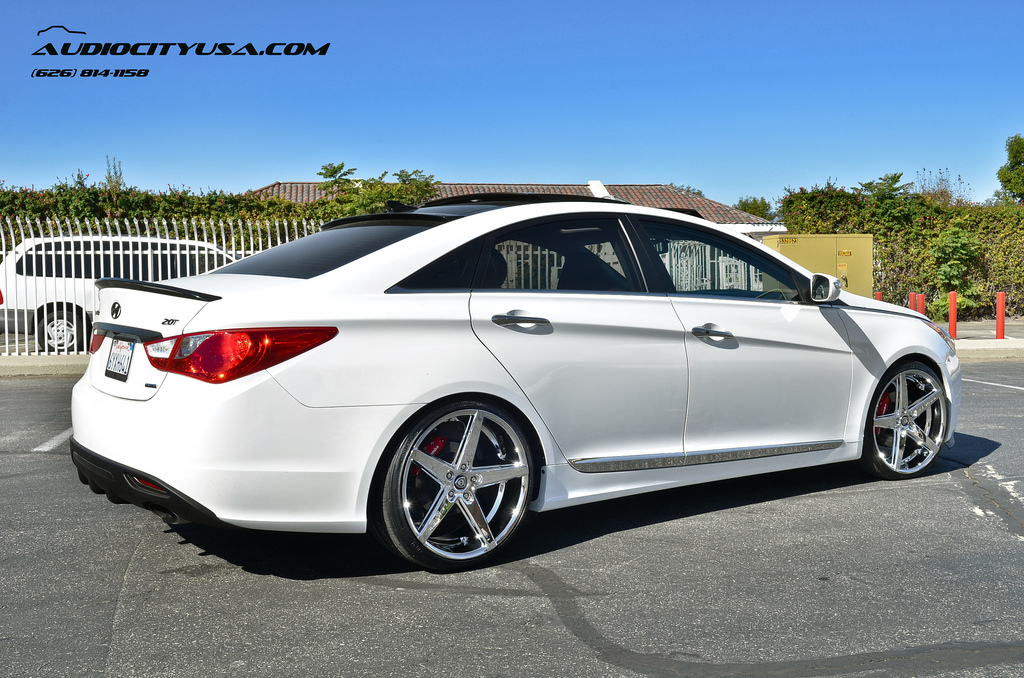photo 3 Hyundai Sonata custom wheels Lexani R four 20x8.5, ET , tire size 235/30 R20. 20x10.0 ET 255/30 R20