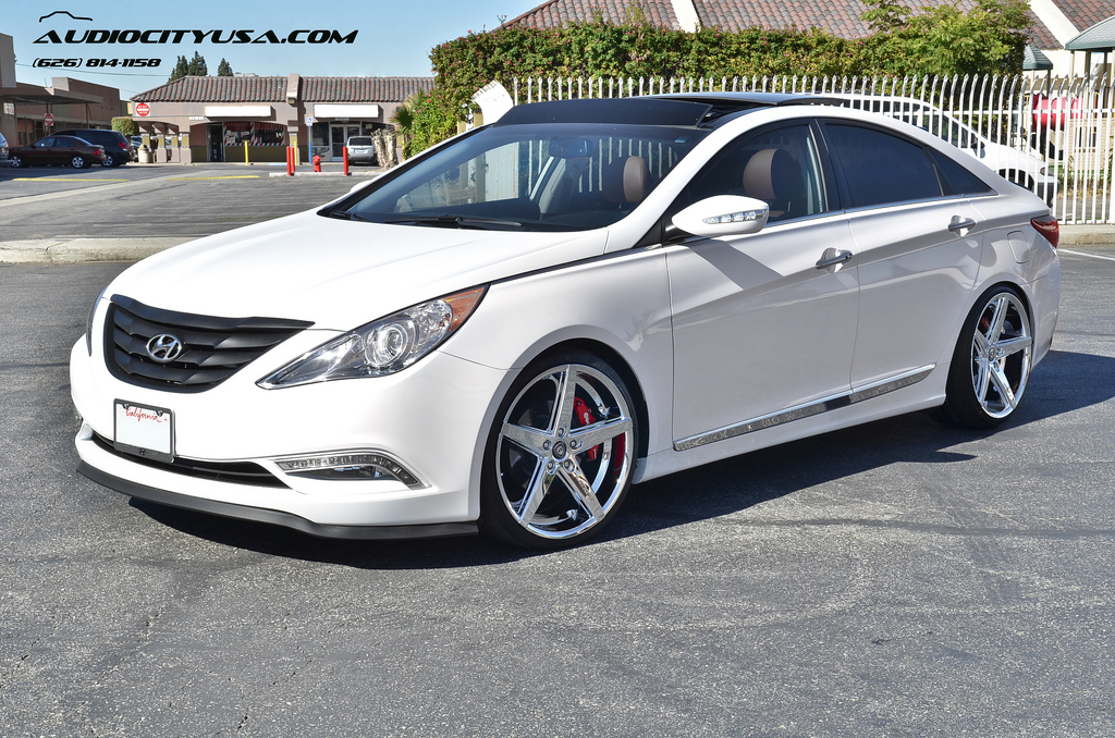 photo 5 Hyundai Sonata custom wheels Lexani R four 20x8.5, ET , tire size 235/30 R20. 20x10.0 ET 255/30 R20