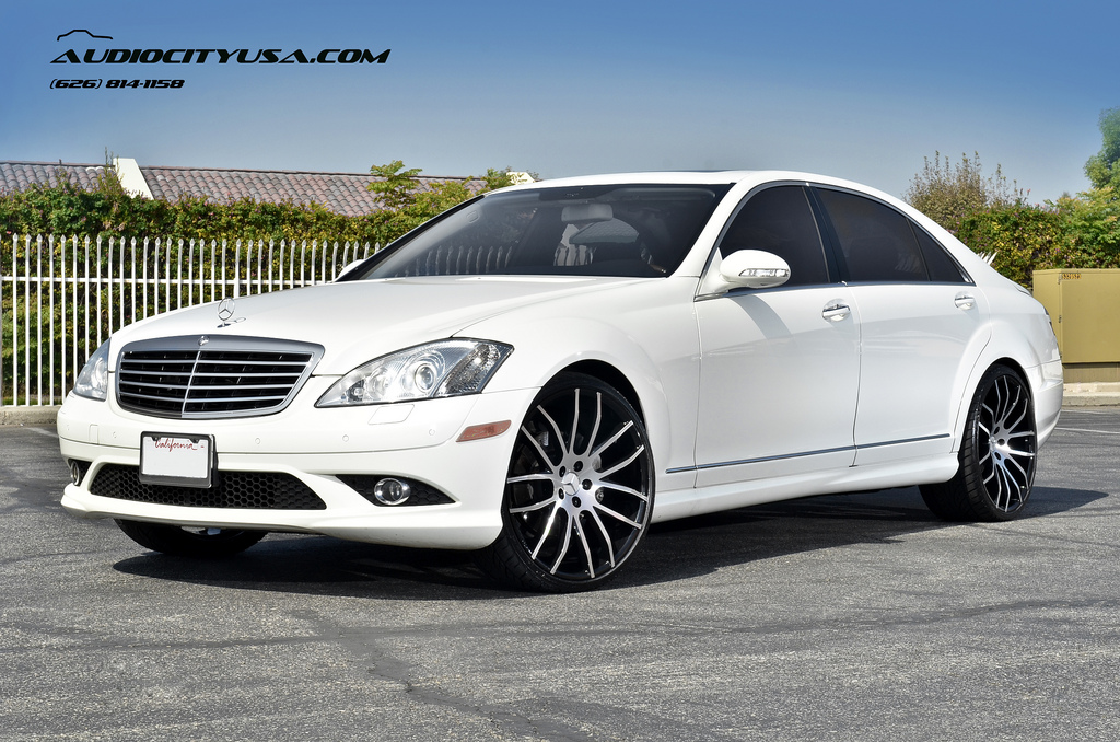 photo 3 Mercedes-Benz S-Class custom wheels Giovanna Kilis 22x9.0, ET , tire size 245/30 R22. 22x10.5 ET 295/25 R22
