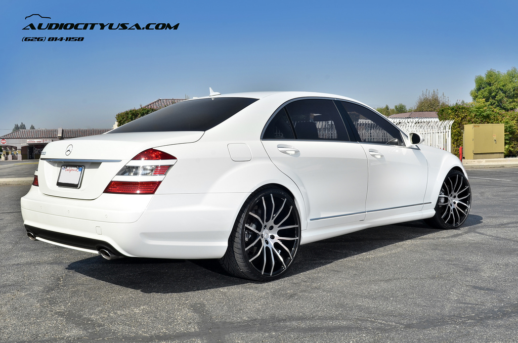 photo 6 Mercedes-Benz S-Class custom wheels Giovanna Kilis 22x9.0, ET , tire size 245/30 R22. 22x10.5 ET 295/25 R22