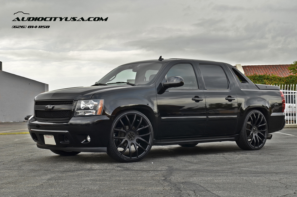 photo 2 Chevrolet Avalanche 1500 custom wheels Giovanna Sienna 26x10.0, ET , tire size 295/30 R26. x ET