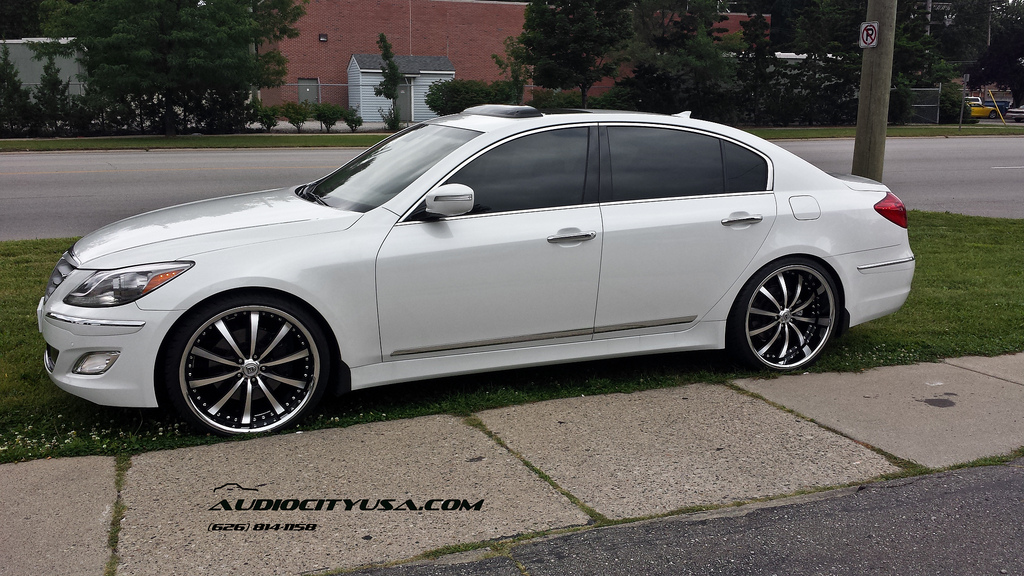 photo 3 Hyundai Genesis custom wheels Lexani LSS-10 22x9.0, ET , tire size 245/30 R22. 22x10.0 ET 265/30 R22