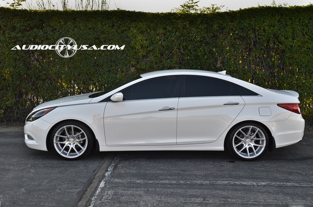 photo 6 Hyundai Sonata custom wheels Niche Targa M131 19x9.5, ET , tire size X R19. x ET
