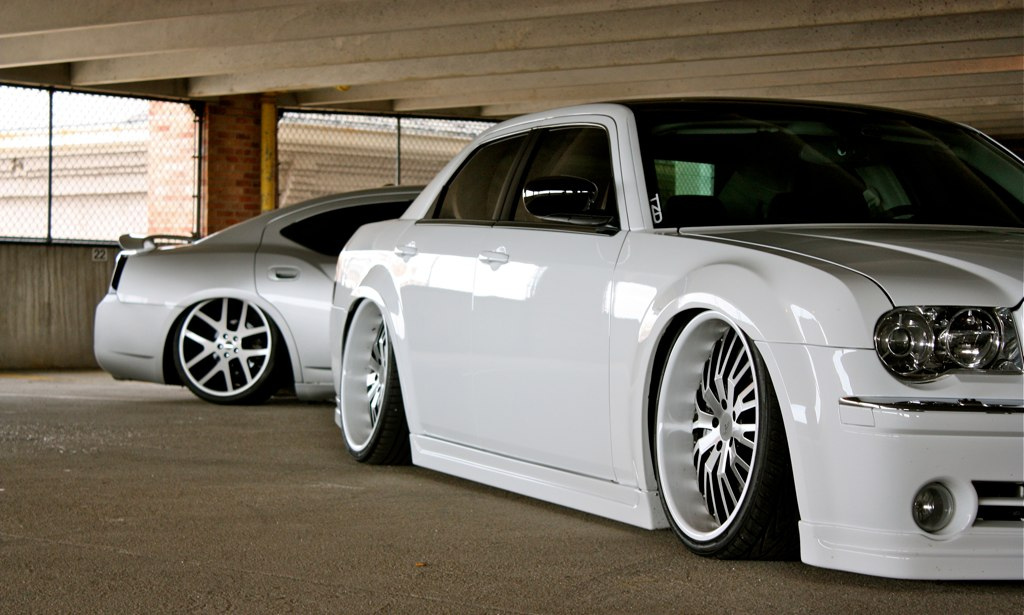 photo 1 Chrysler 300C custom wheels 22x9.5, ET , tire size 265/30 R22. 22x10.5 ET 295/25 R22