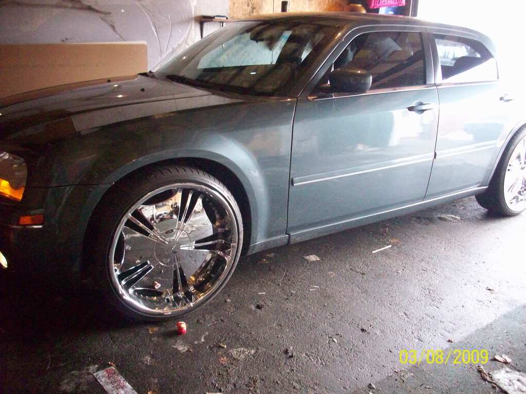 photo 1 Chrysler 300C custom wheels 24x, ET , tire size 255/30 R24. x ET