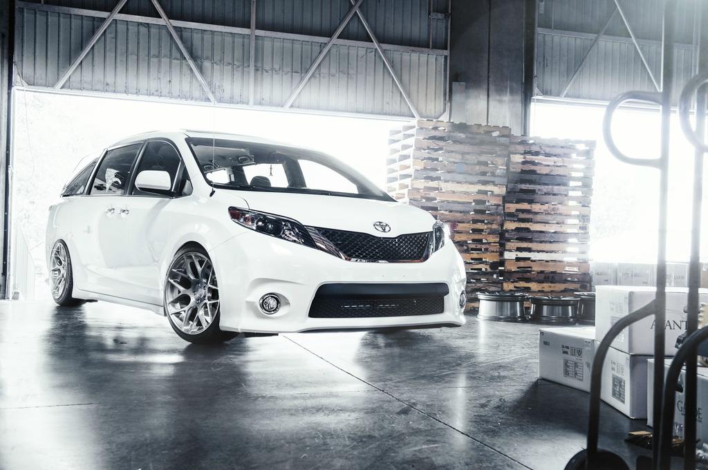 photo 1 Toyota Sienna custom wheels Avant Garde M590 20x10.0, ET , tire size X R20. x ET 