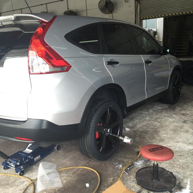 photo 6 Honda CR-V custom wheels Ruff Racing R956 20x8.5, ET +35, tire size 245/45 R20. x ET