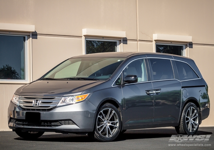 photo 1 Honda Odyssey custom wheels CEC 882 20x, ET , tire size X R20. x ET